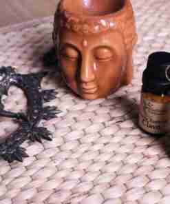 Aceites esenciales y decoración étnica en tejido.