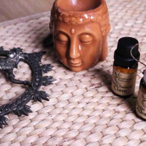 Aceites esenciales y decoración étnica en tejido.