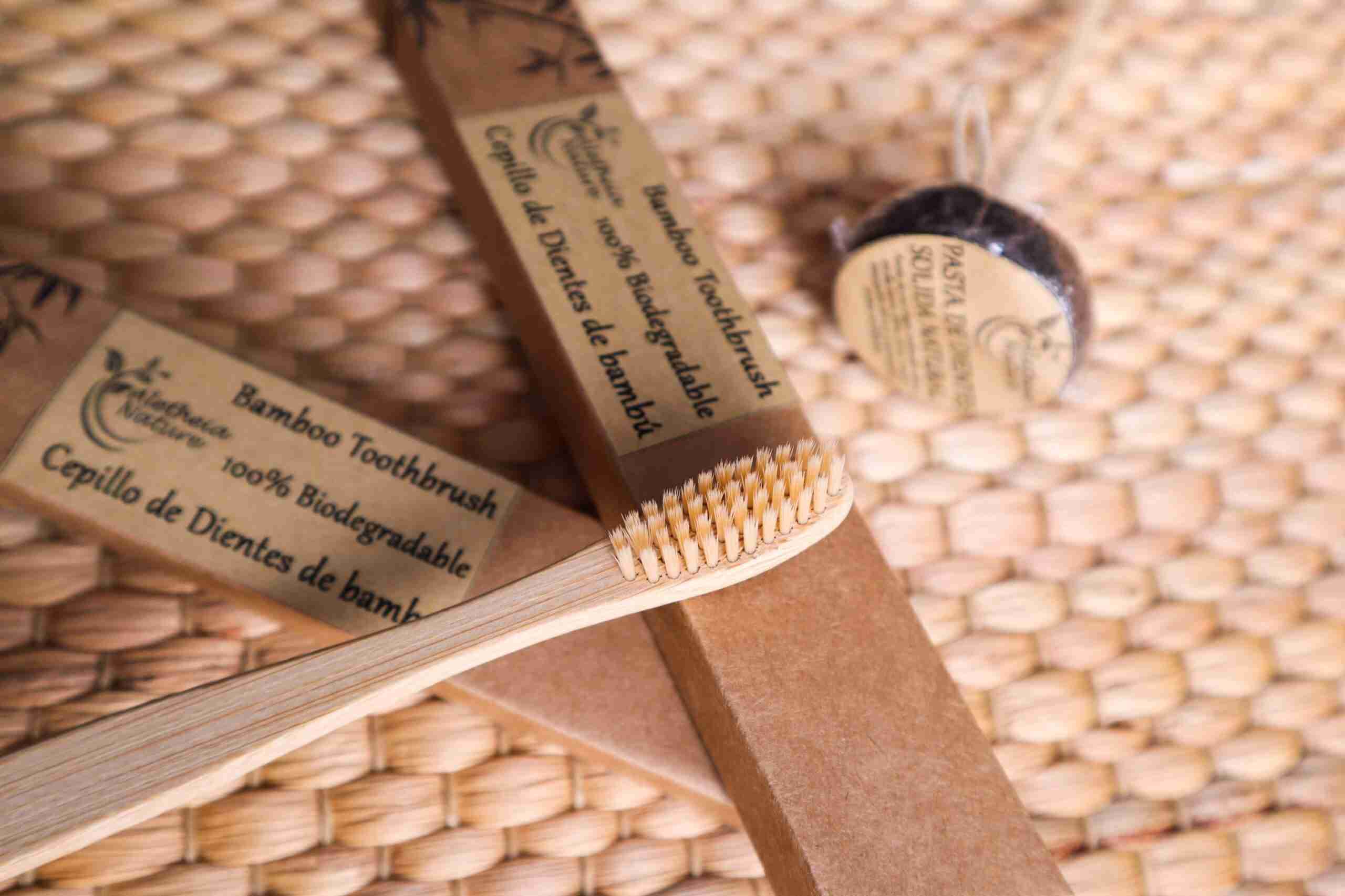 Cepillo de dientes de bambu