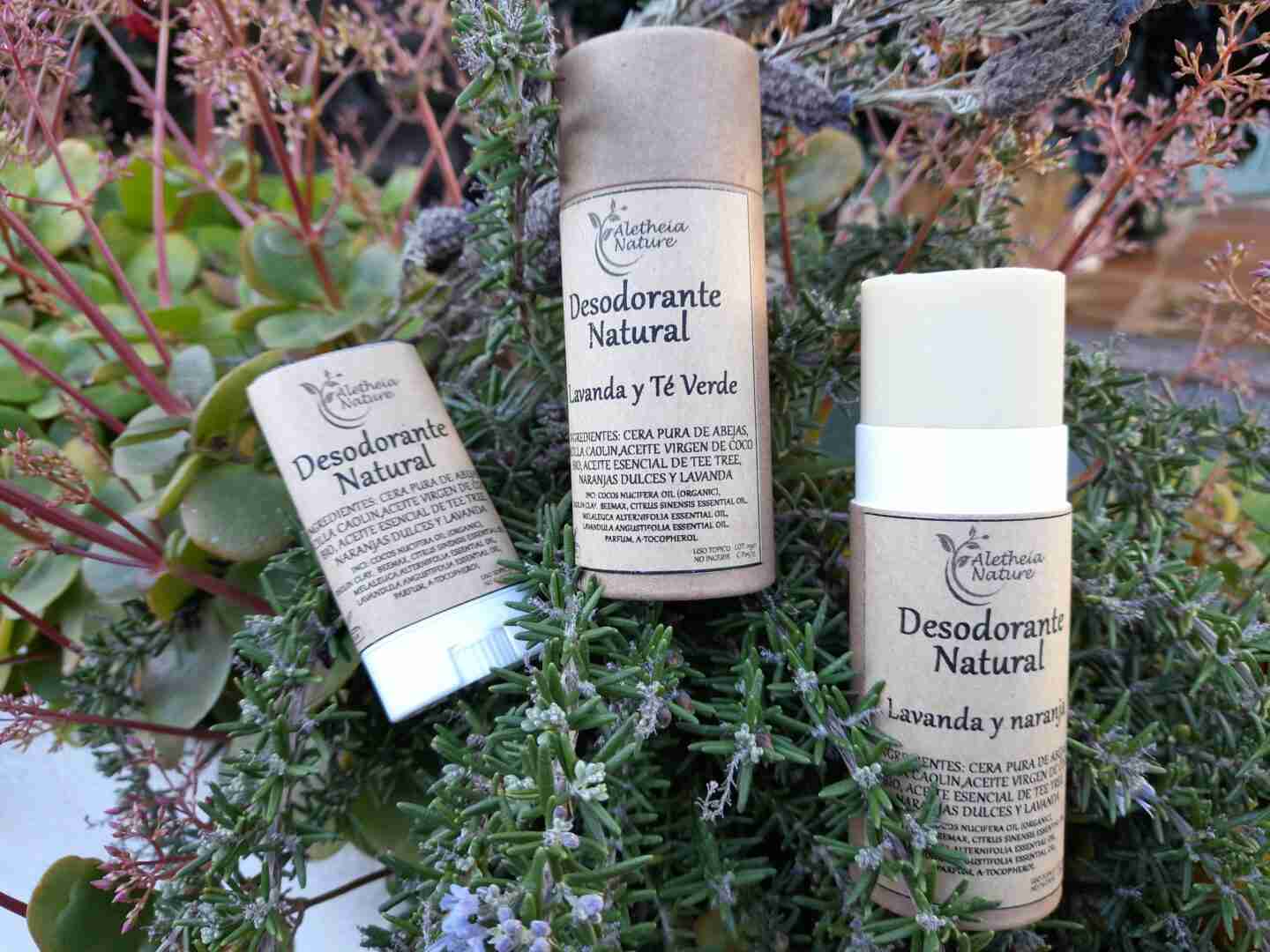 Desodorantes naturales con plantas aromáticas.