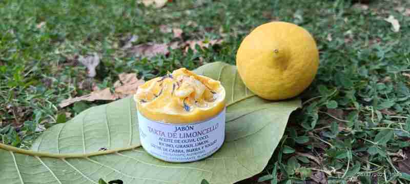 2023/11/1000039076-scaled.jpg Jabón Tarta de Limoncello