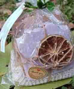 Regalos aromáticos naturales con etiqueta "Thank you".