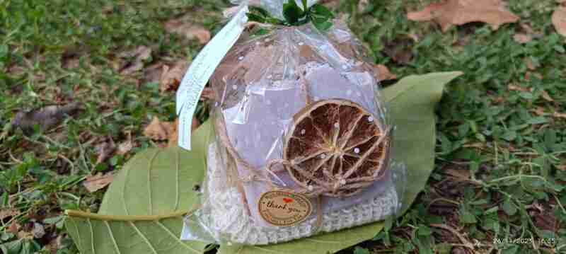 Regalos aromáticos naturales con etiqueta "Thank you".
