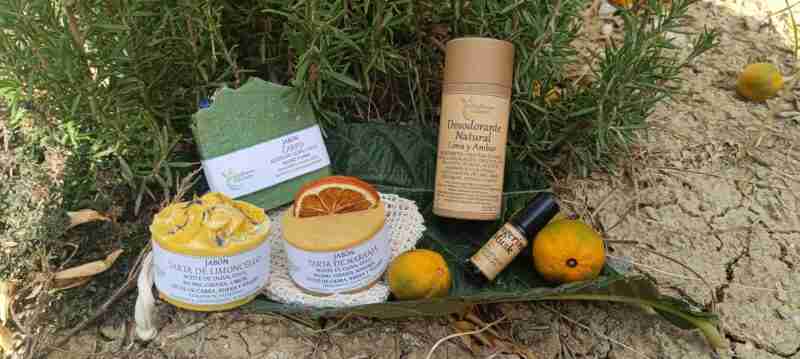Productos cosméticos naturales y artesanales con cítricos.