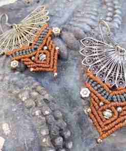 Alternative view of Pendientes Mama Wayra ocre